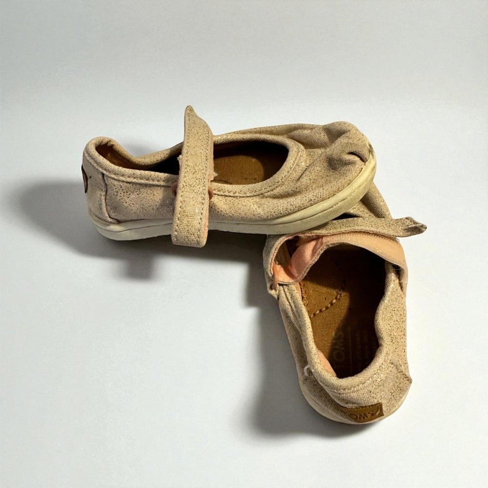 TOMS Mary Jane Glitter Champagne Gold Hook and Loop Strap Toddler Kids Shoes 6